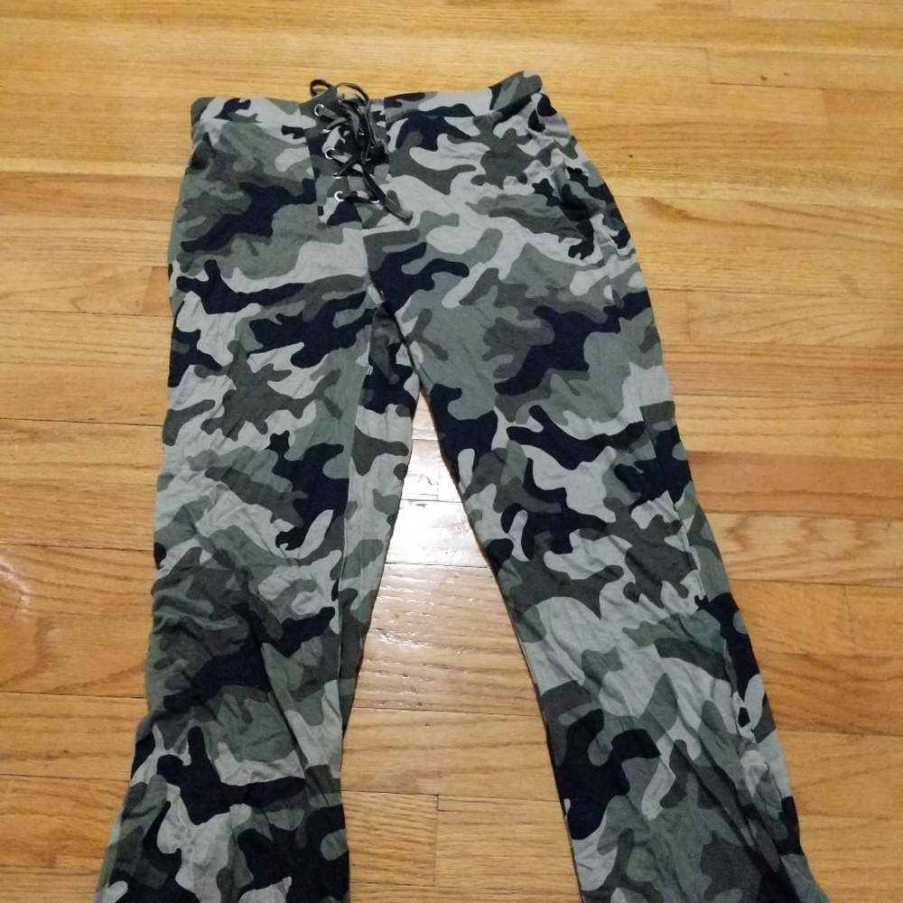 SUPER SOFT Camouflage yoga-style pants